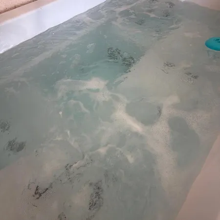 De La Fontaine Avec Jaccuzi Nyaraló Septfonds