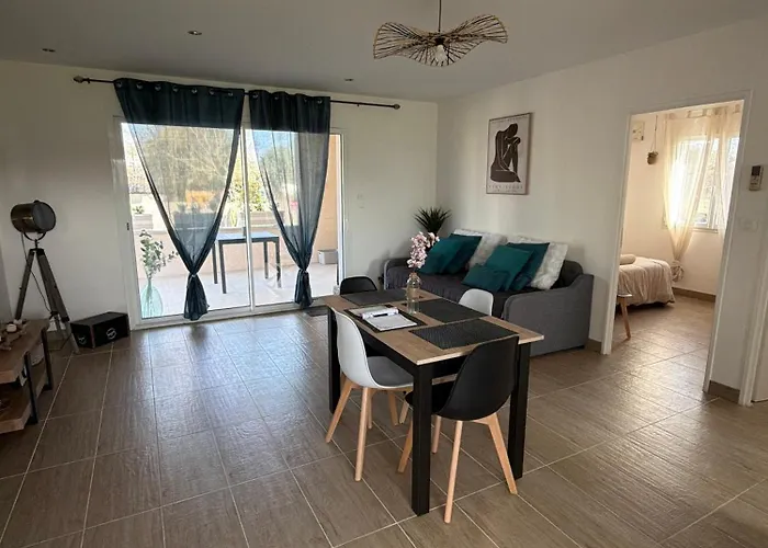 De La Fontaine Avec Jaccuzi Ferienhaus